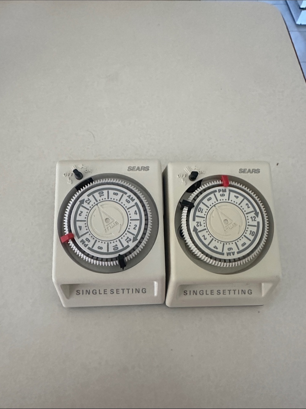 Sears Ivory Single-Setting Mechanical Outlet Timers with Black and Red Tabs